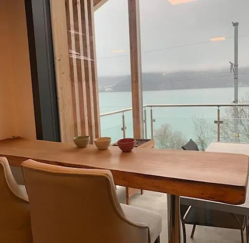 Lina - Lakeview Living Near Interlaken 아파트 *